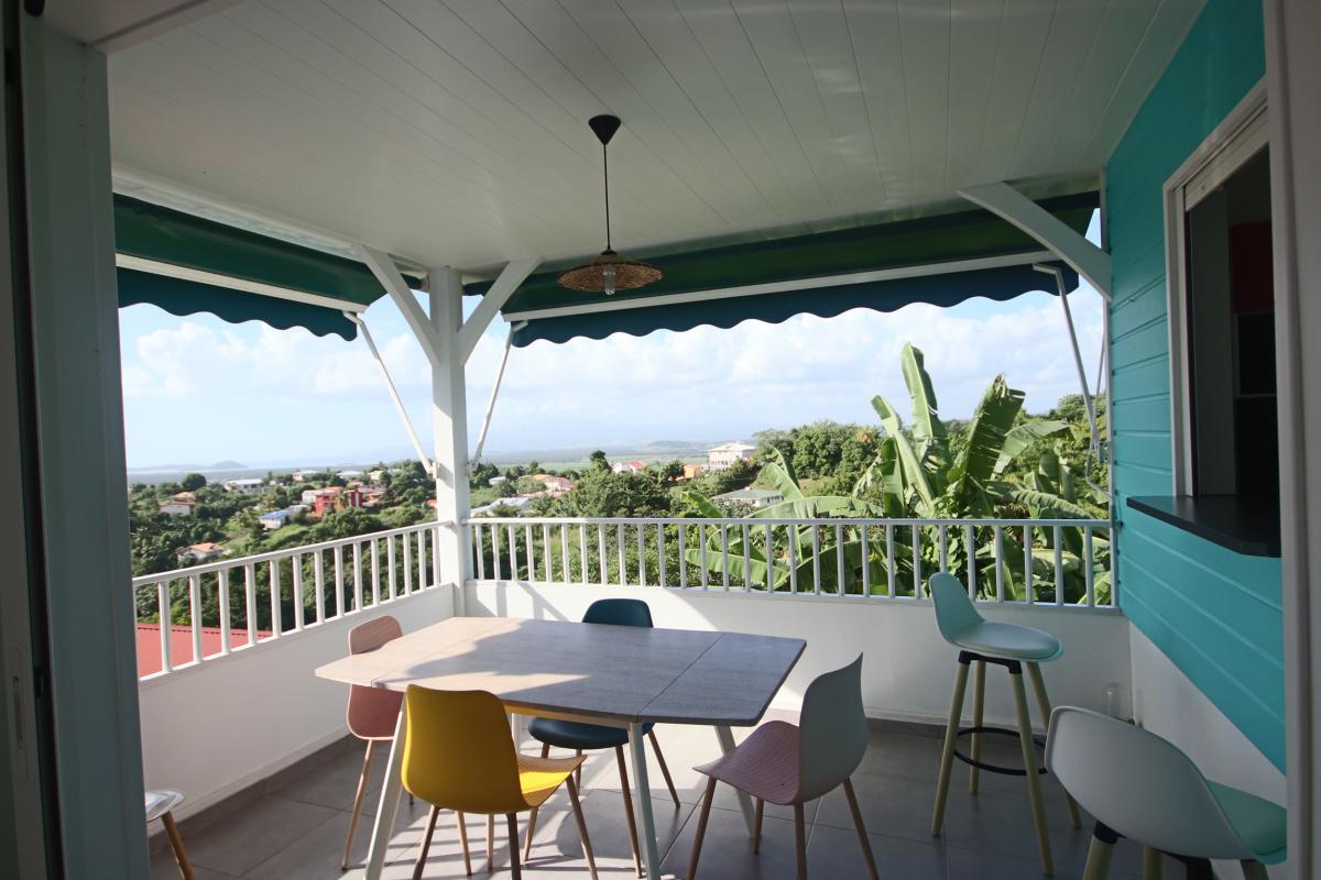 13 Location villa piscine martinique_espace repas extérieur